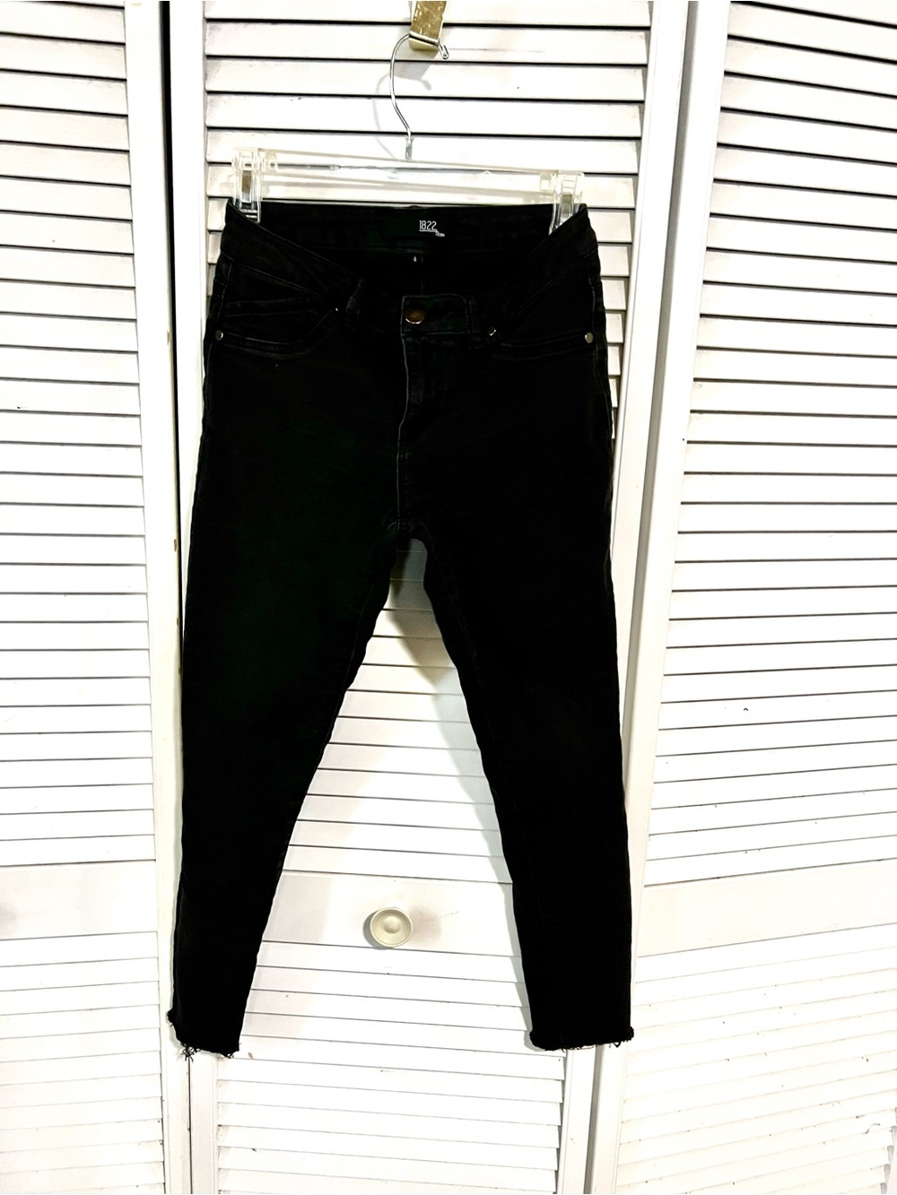 1822 Denim Black Cropped High-Rise Skinny Jeans